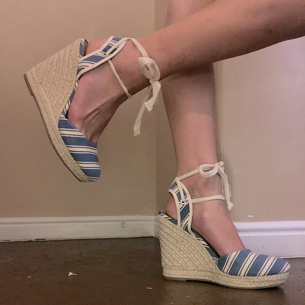 Boho blue and white pumps, size 8?